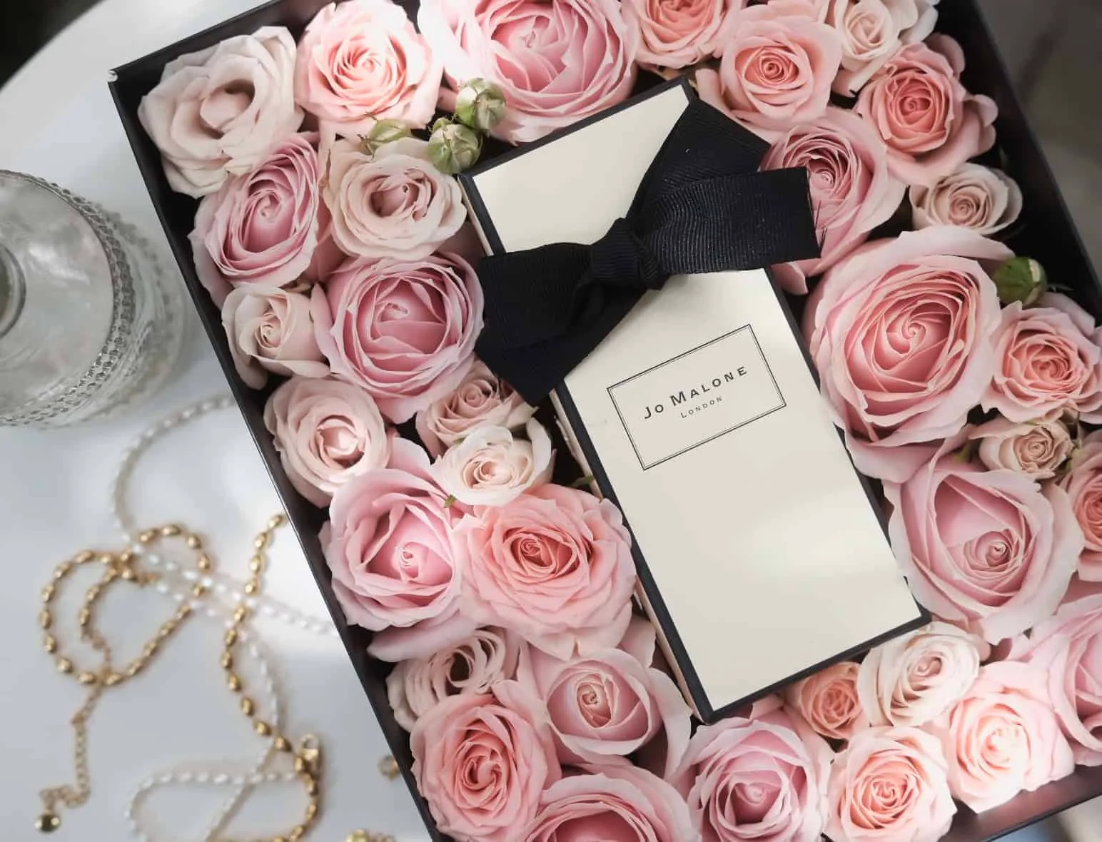 Jo Malone Gift Box with Roses (30ml) 3