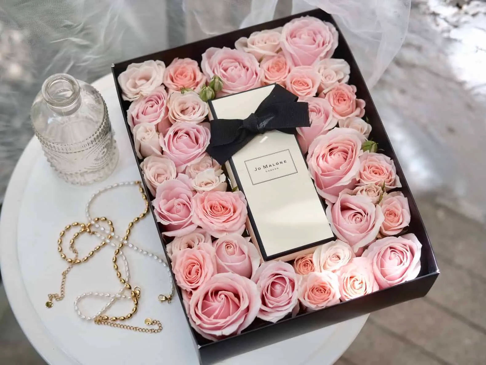 Jo Malone Gift Box with Roses (30ml) 2