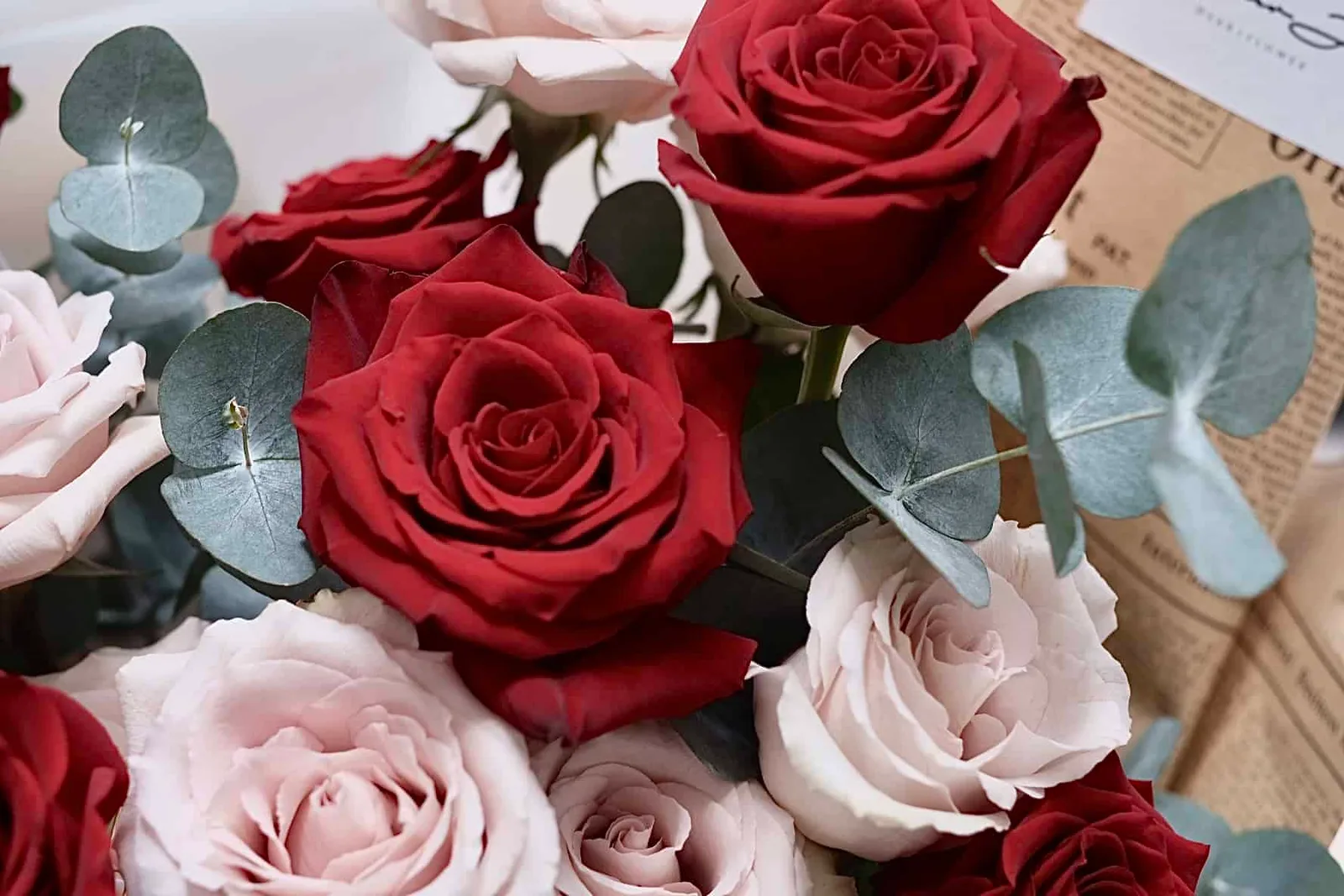 Quicksand Mix Red Roses Bouquet 2