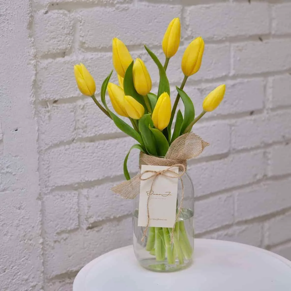 10 Tulips in jar 3