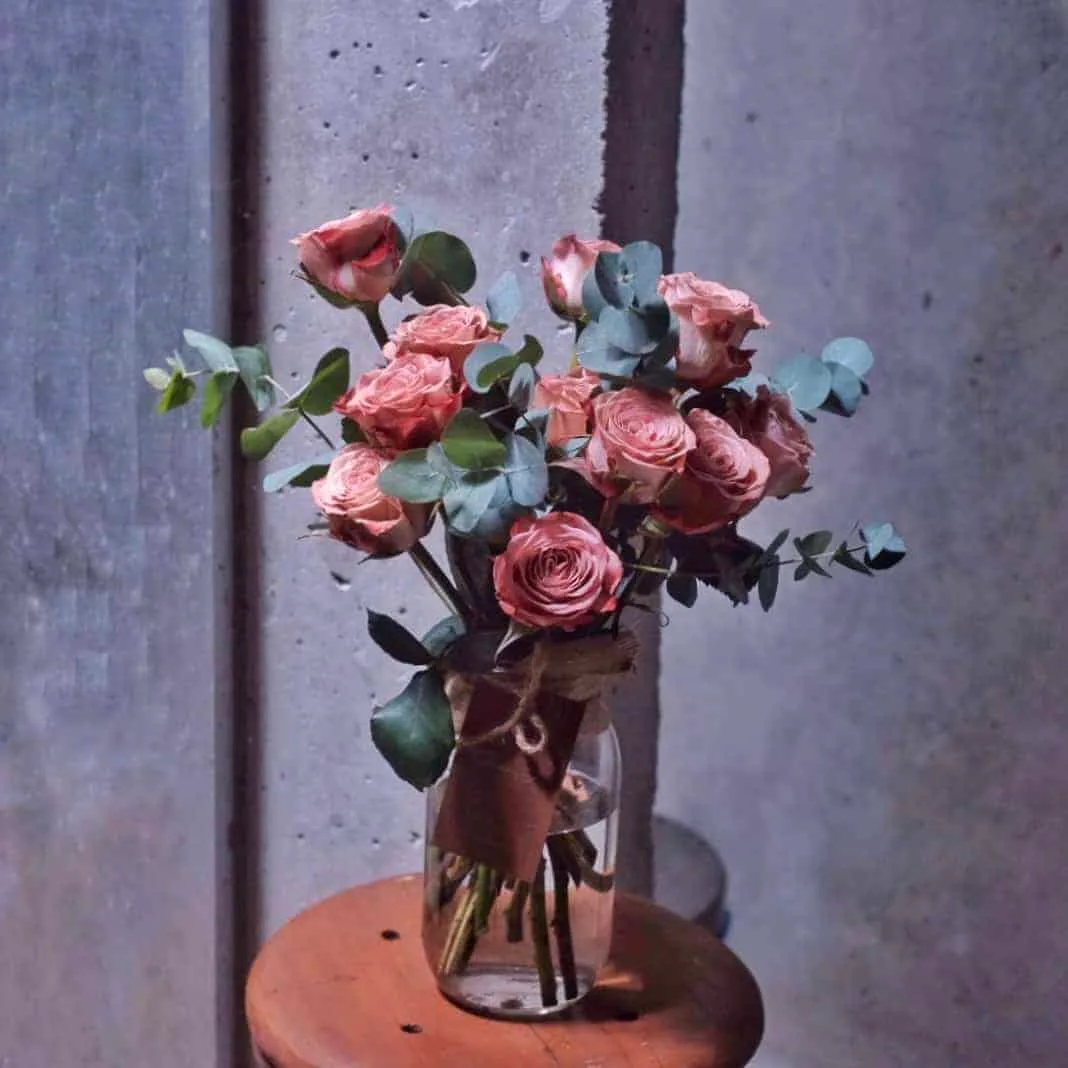 Cappuccino Roses in Jar 1