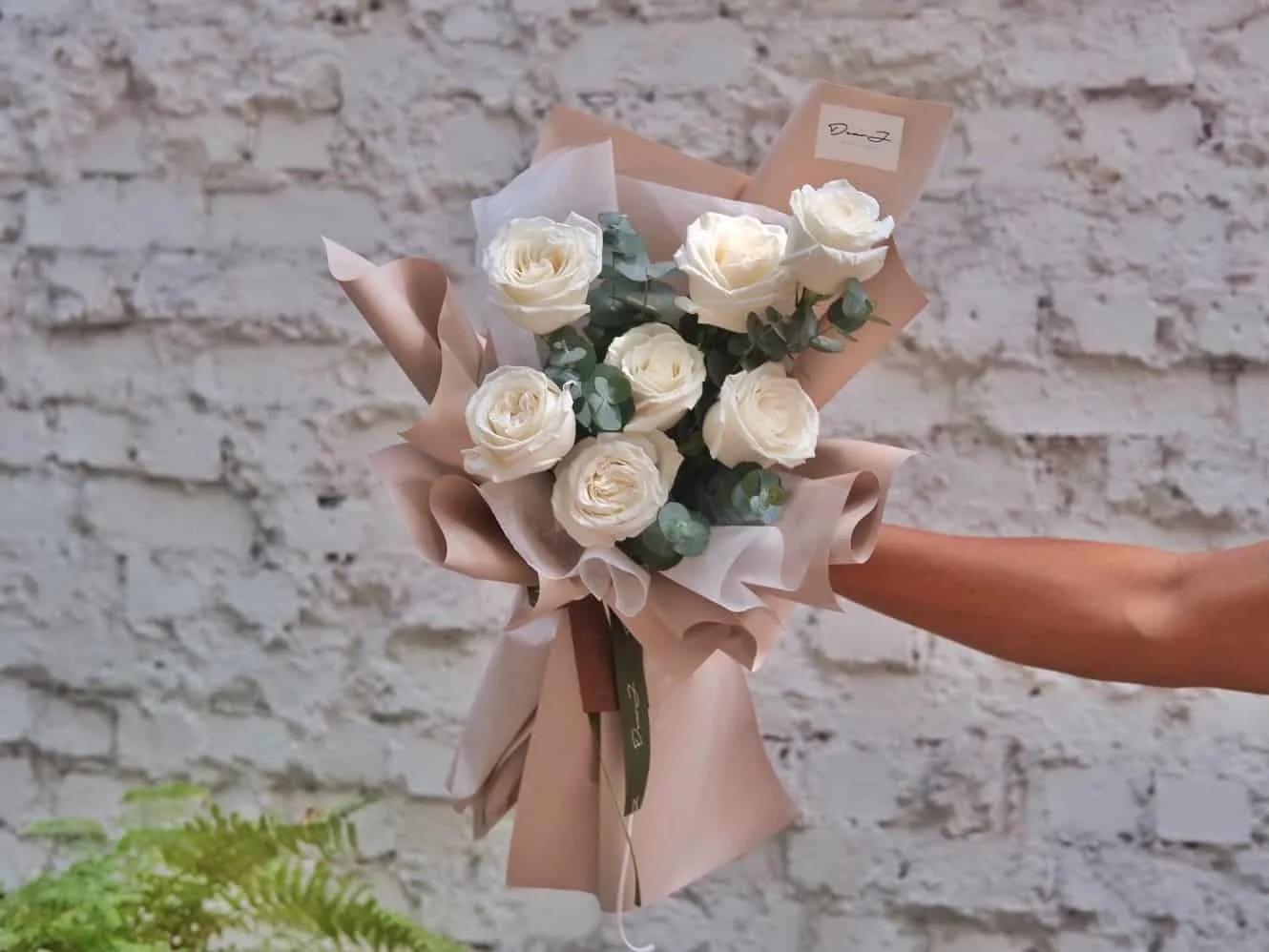 Minimalist White Roses
