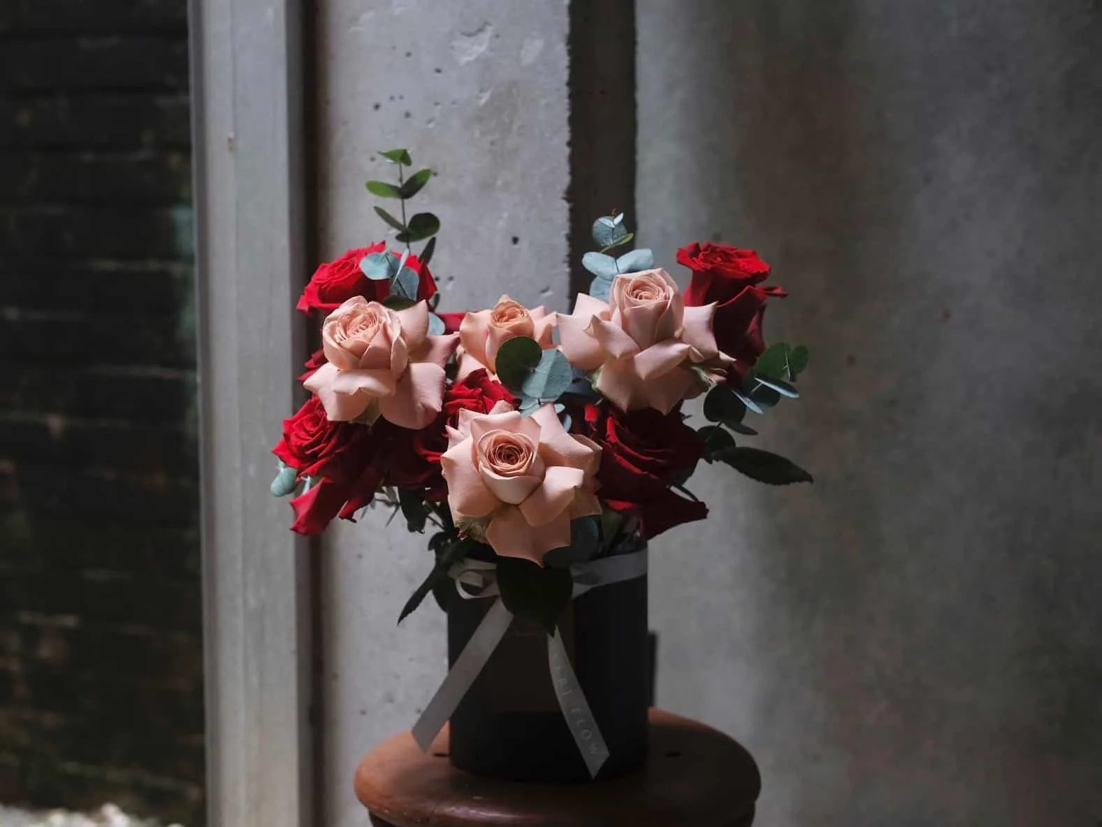 Cappuccino Red Roses Hat Box 2
