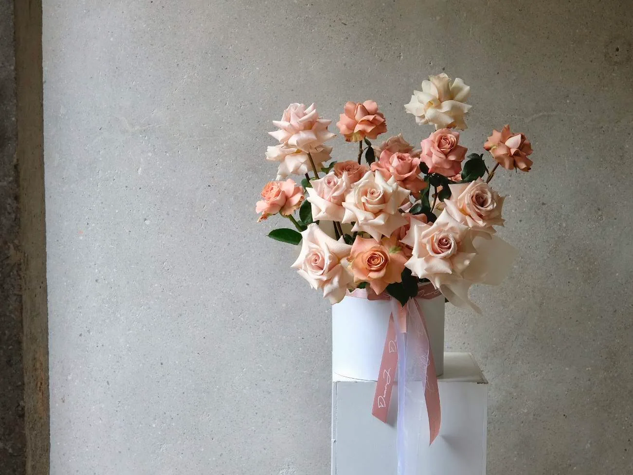 Quicksand & Cappuccino Roses Hat Box