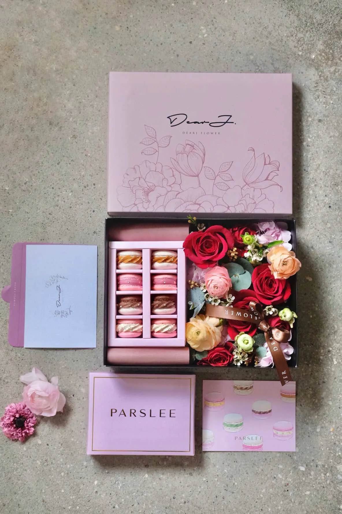 Dear J x Parslee Macarons Gift Set (Red) 4