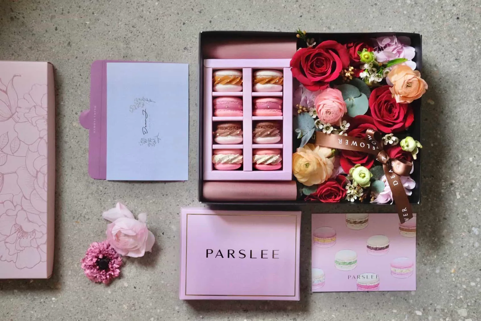 Dear J x Parslee Macarons Gift Set (Red) 5