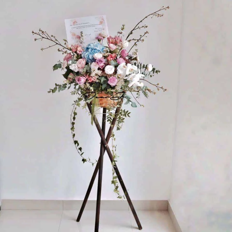 Signature Flower Stand
