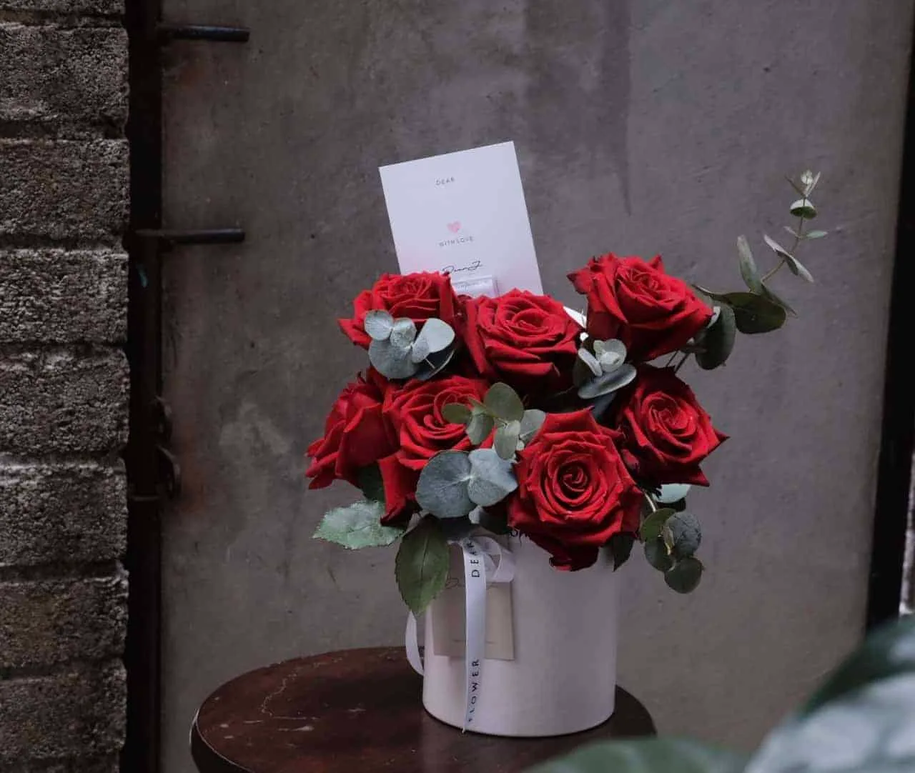 Classic Red Roses Hat Box