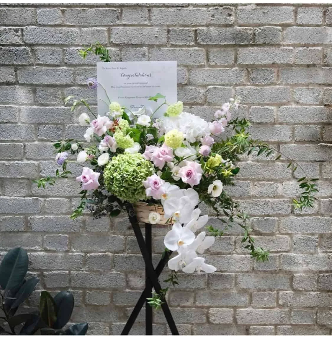 natural style congratulatory flower stand